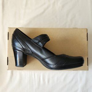 New Clarks Artisan Black Leather Heels Size 9N